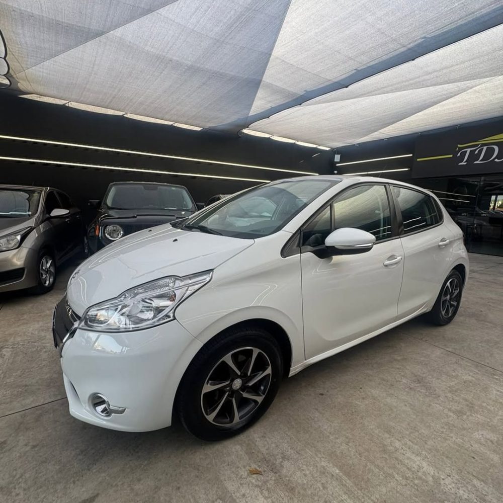❌ VENDIDO ❌🔥 Peugeot 208 2014 com Teto Panorâmico 🔥✅ Central multimídia ✅ Completo e super con (2)