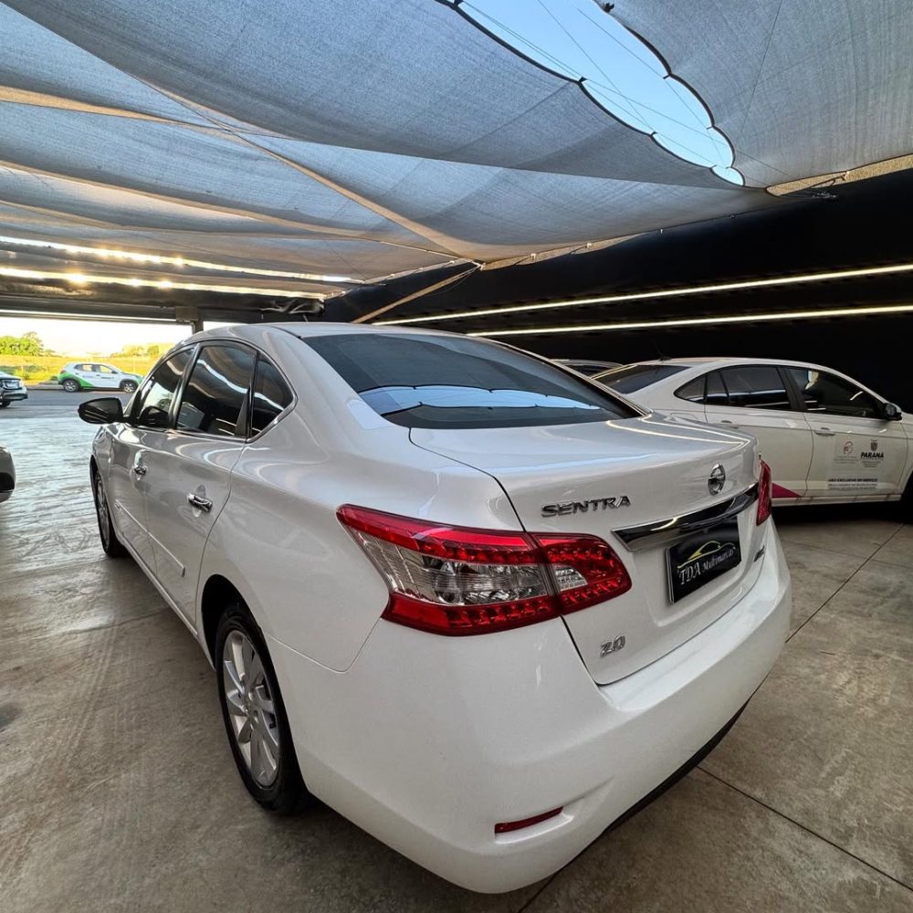 🚗 Sentra 2015 automático!Com bancos de couro, 4 pneus novos e aquele conforto que só um Nissan (5)