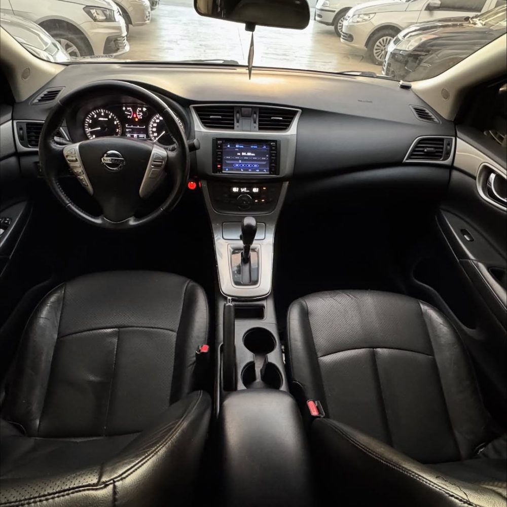 🚗 Sentra 2015 automático!Com bancos de couro, 4 pneus novos e aquele conforto que só um Nissan (6)